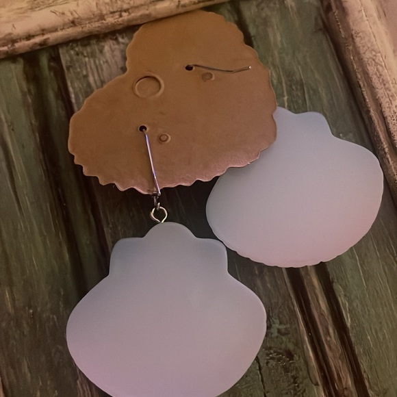 Faux Shell Earrings - Picture 2 of 2